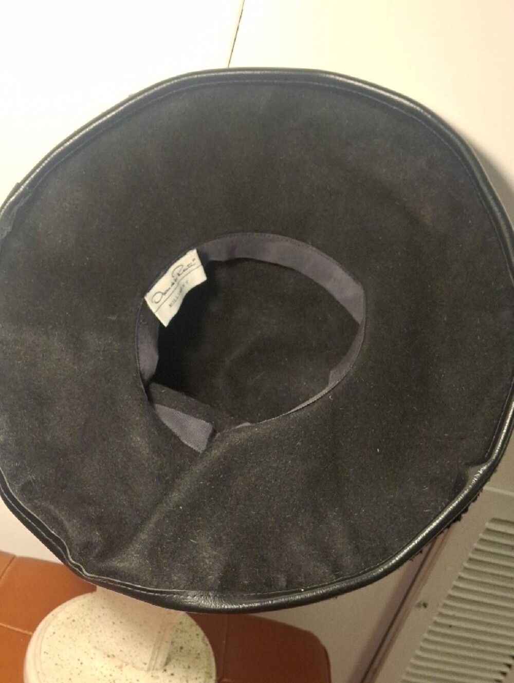 Oscar de la Renta Black Wide-Brim Felt Hat with Leather Trim - Picture 5 of 6